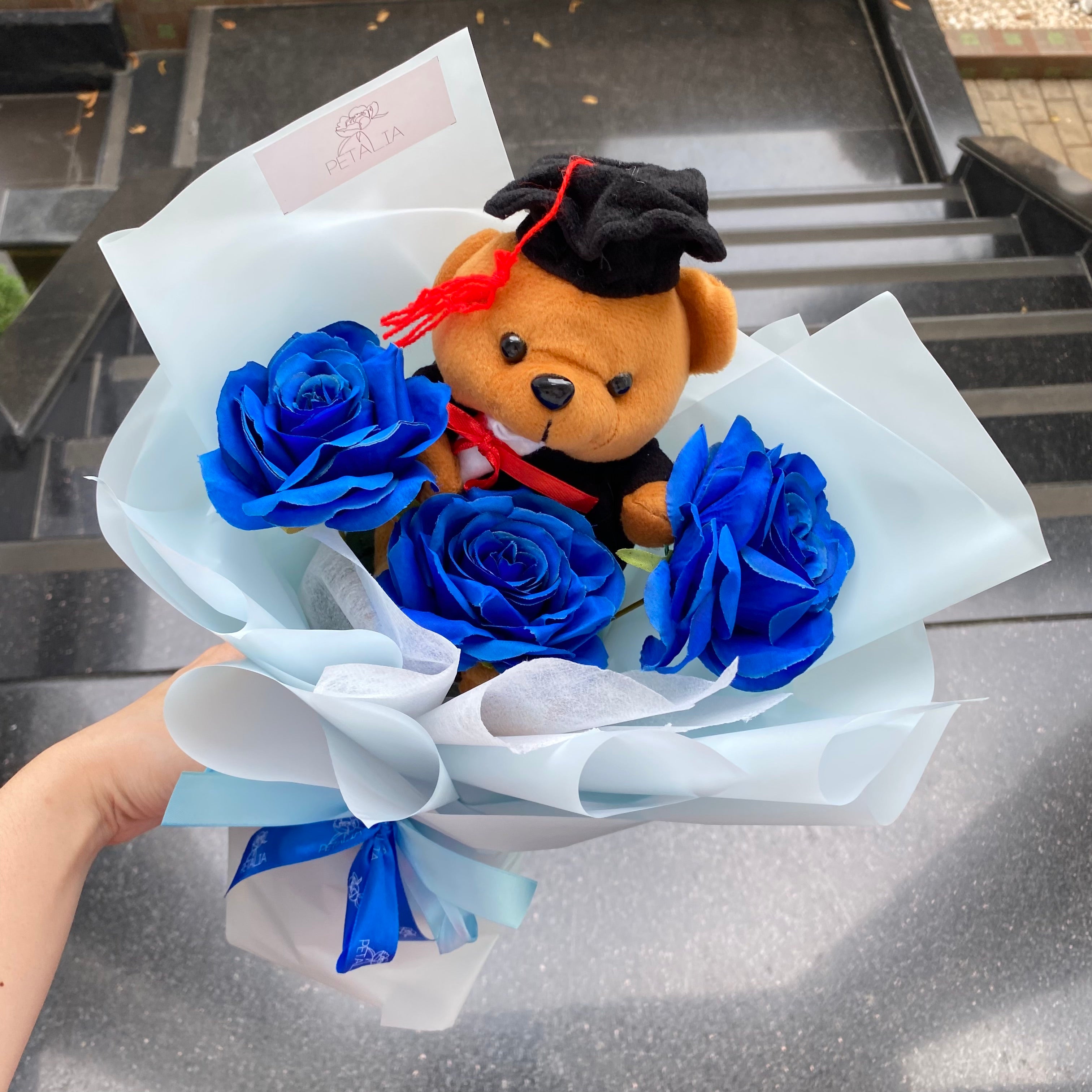 Kenang-kenangan Wisuda (Buatan)